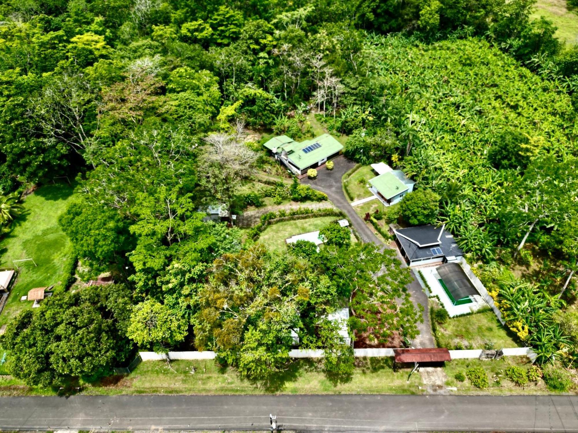 Almendros Eco-Villas La Fortuna Exterior photo