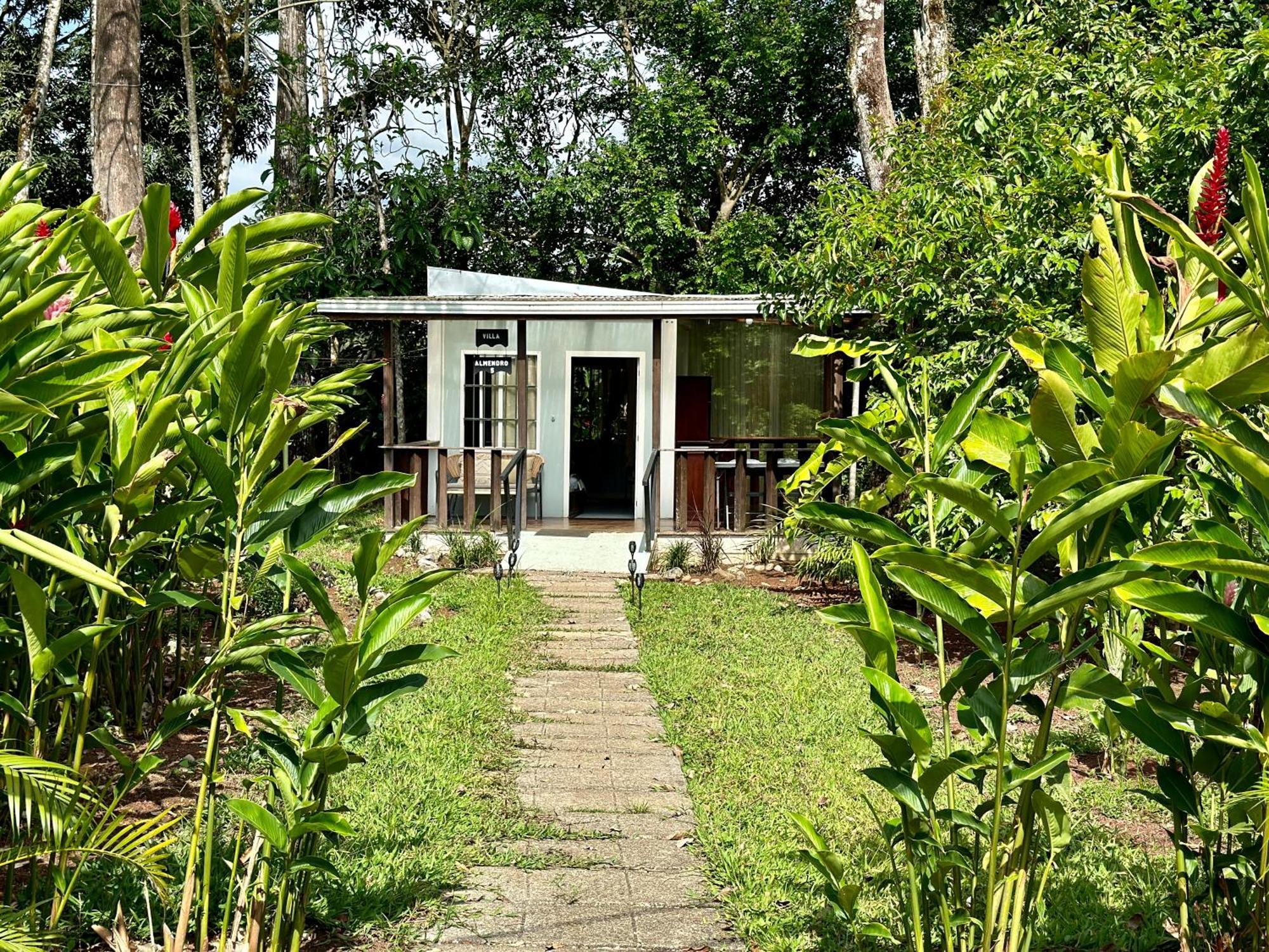 Almendros Eco-Villas La Fortuna Exterior photo