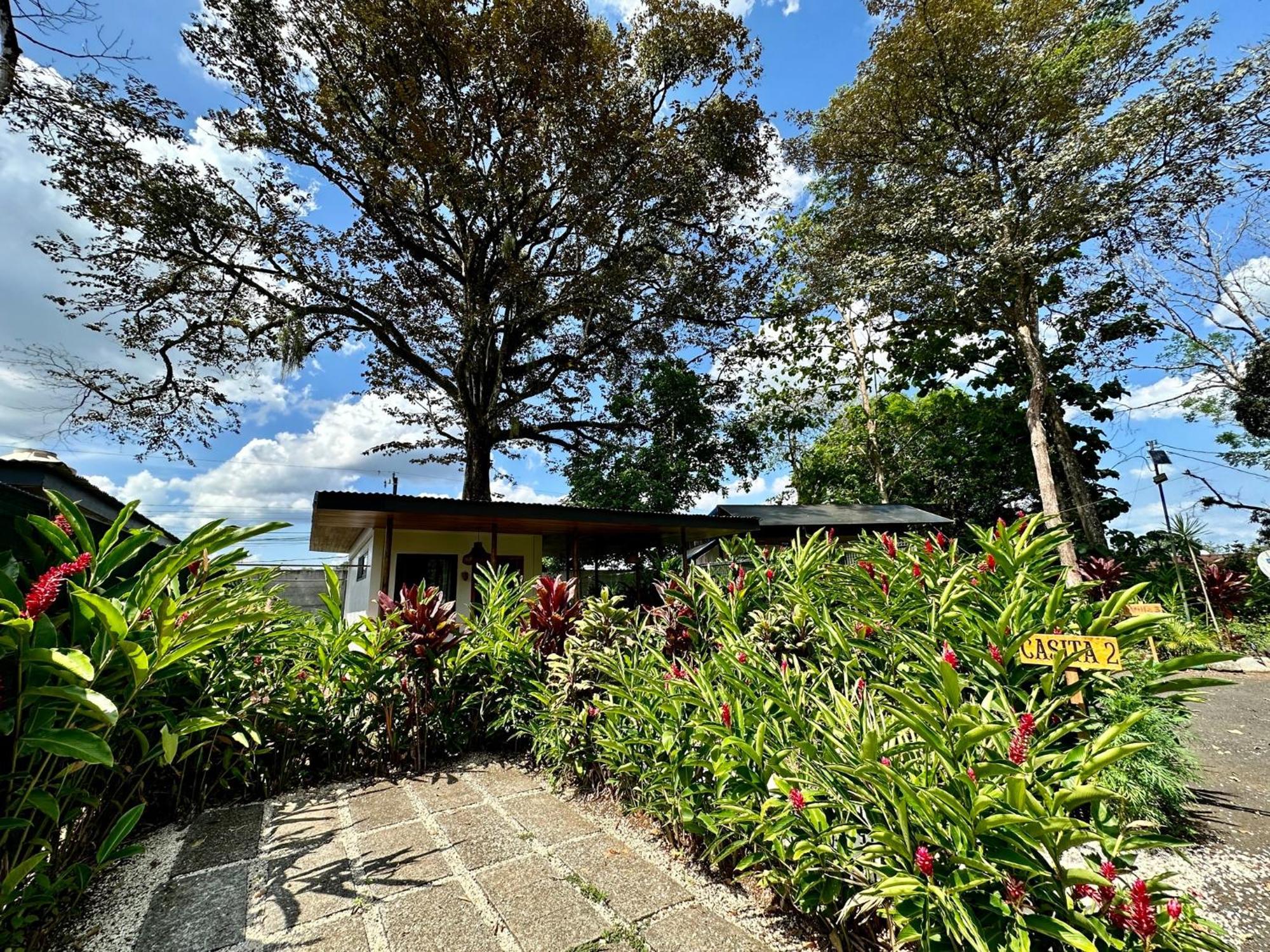 Almendros Eco-Villas La Fortuna Exterior photo